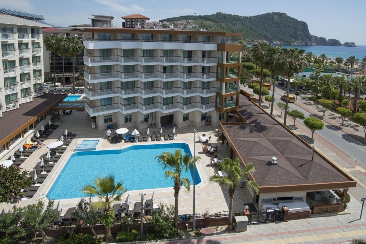Riviera Hotel & Spa 3