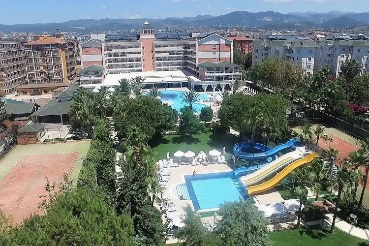 Insula Resort & Spa 5