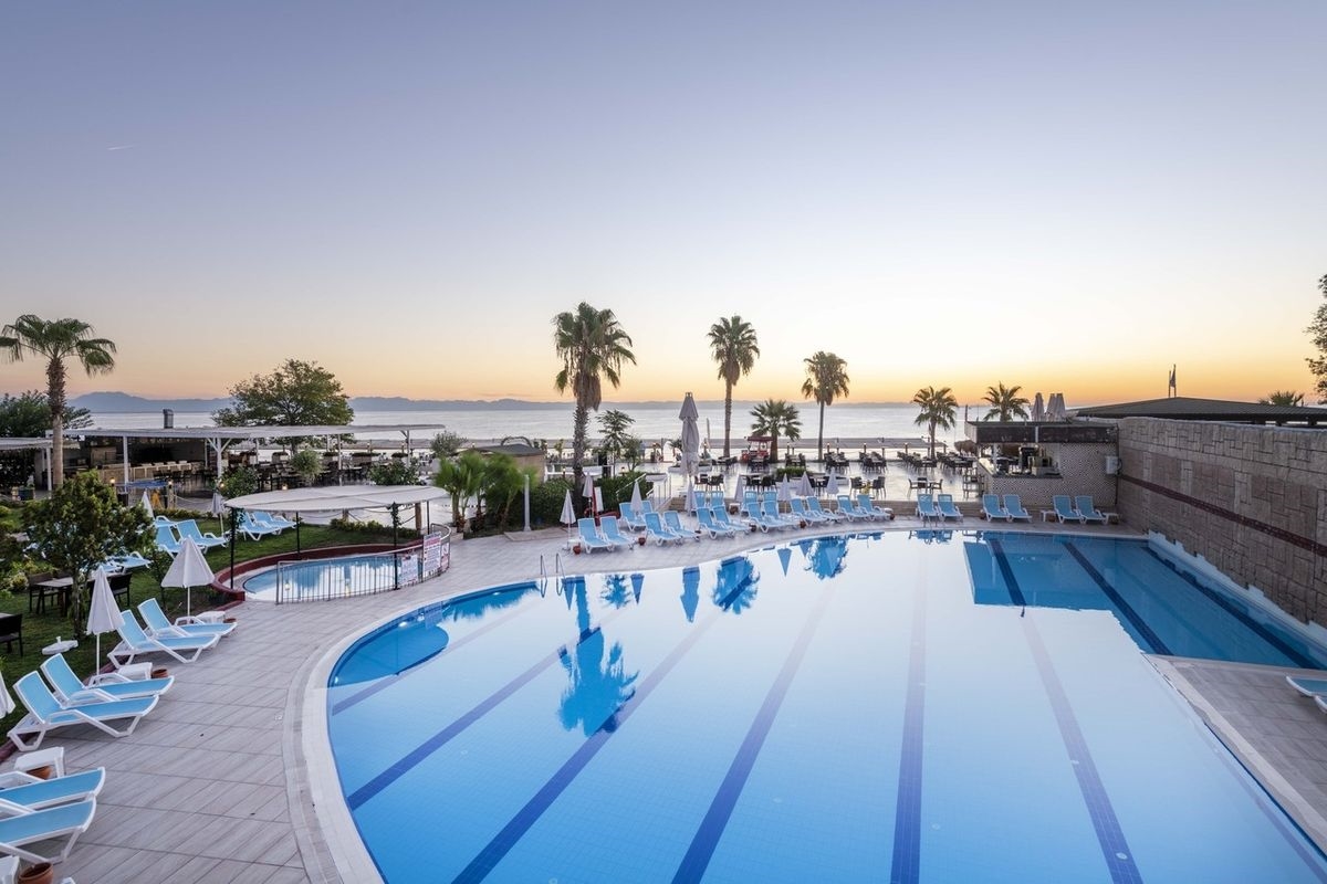 Armas Gül Beach