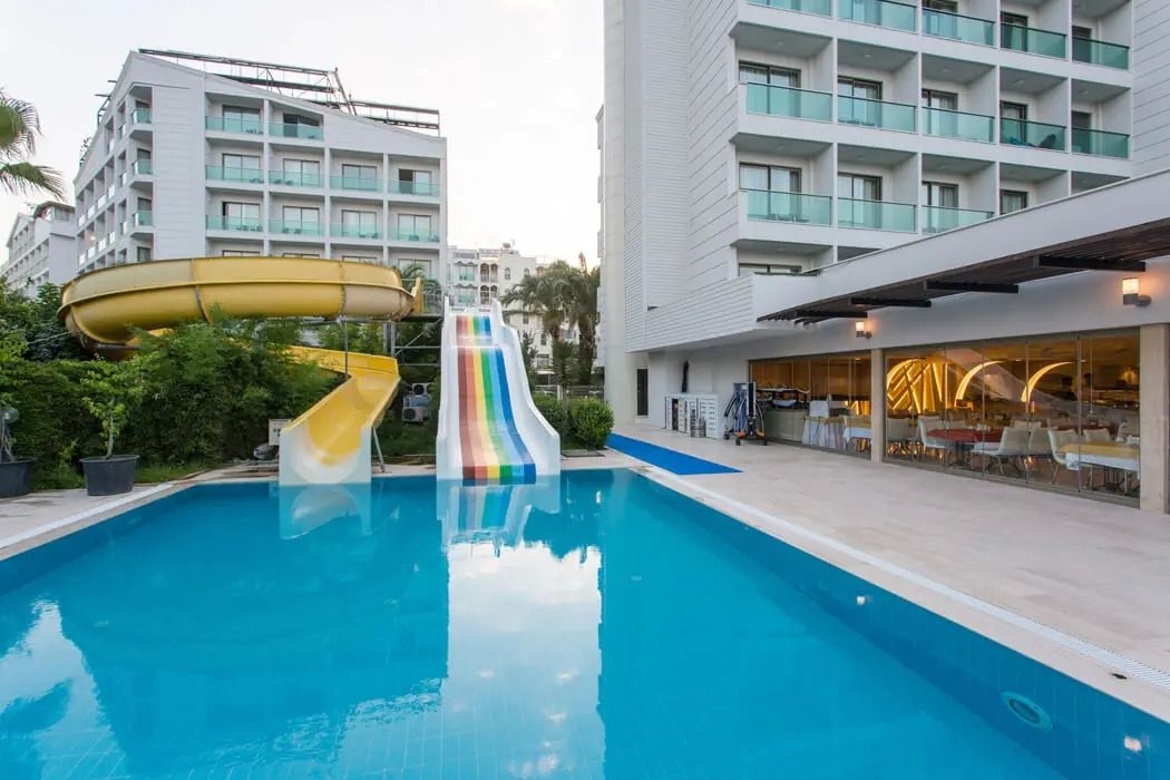 Falcon Hotel 3