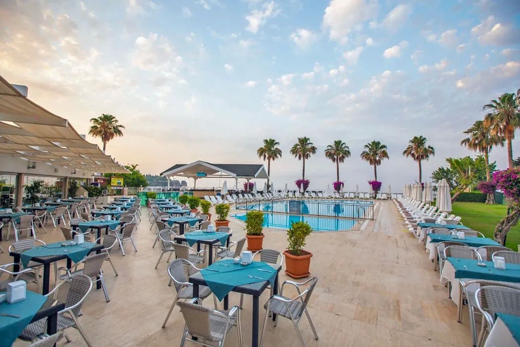 Falcon Hotel 5
