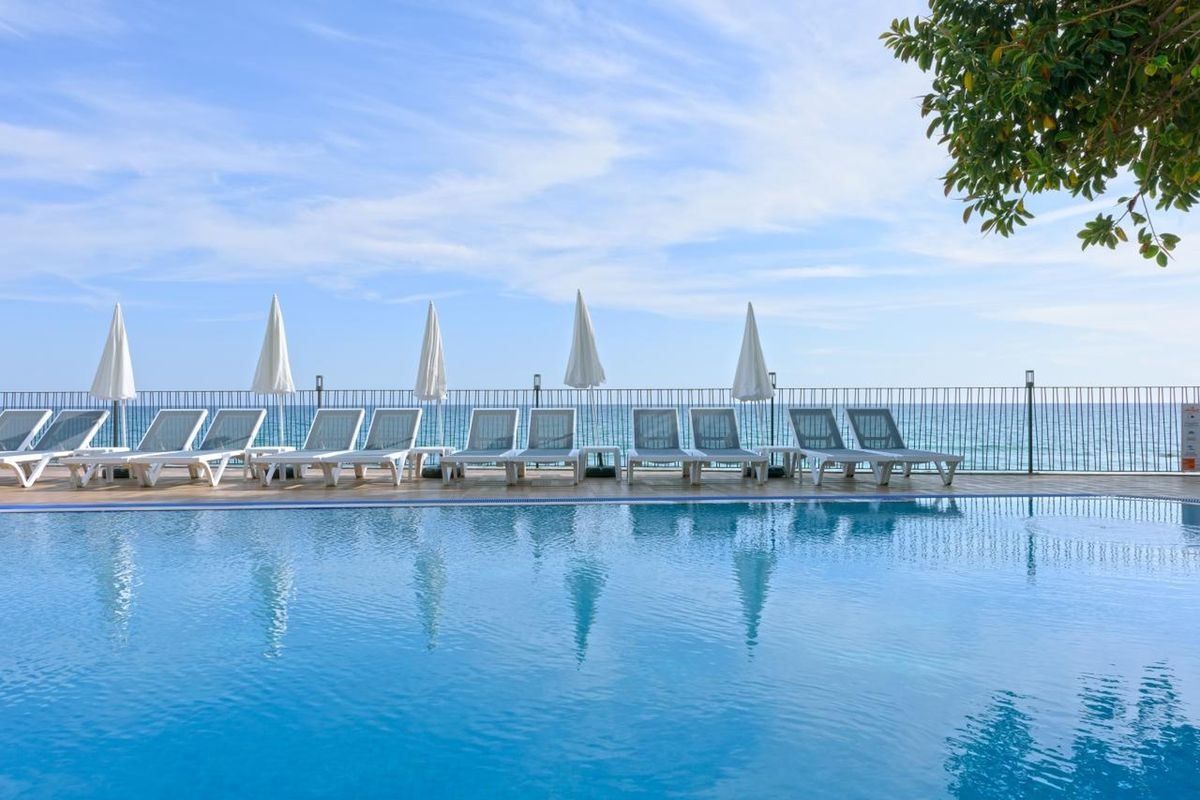 Floria Beach Hotel 4