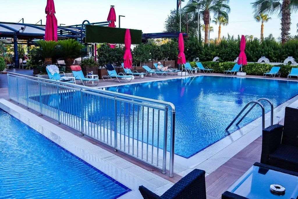 The Corner Park Hotel