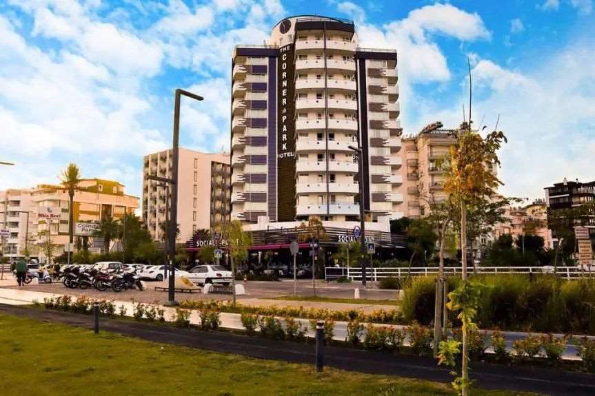 The Corner Park Hotel 3