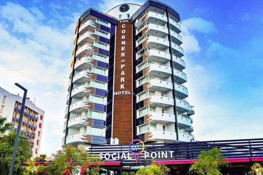 The Corner Park Hotel 4