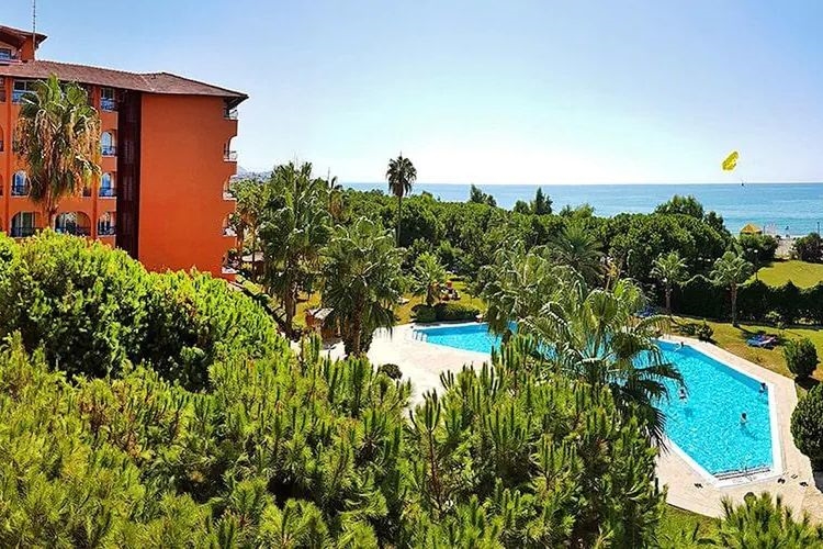 Club Turtas Beach Hotel