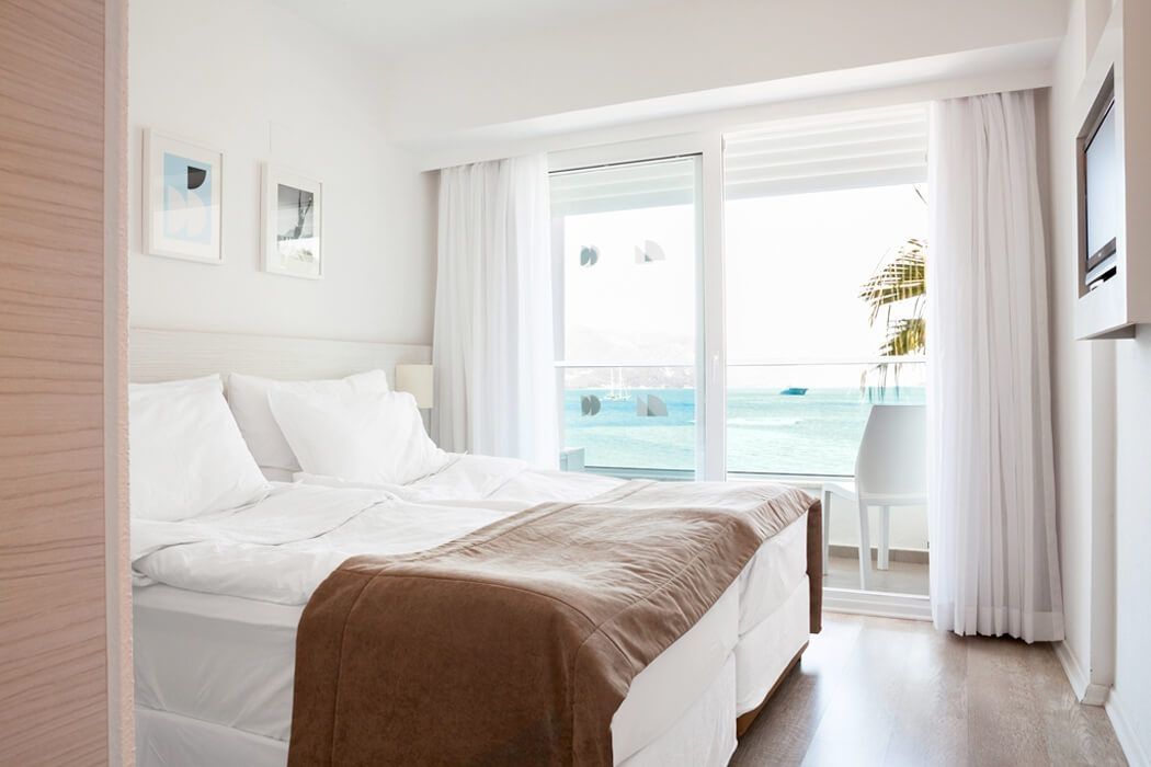 The Beachfront Hotel 4
