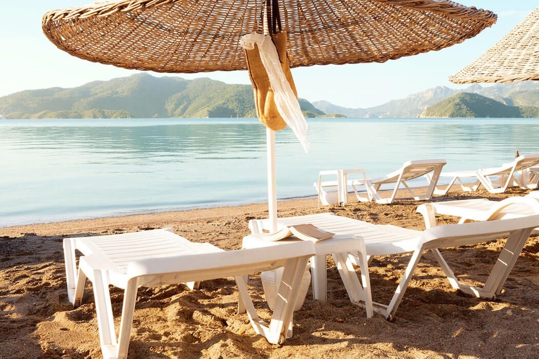 The Beachfront Hotel 5