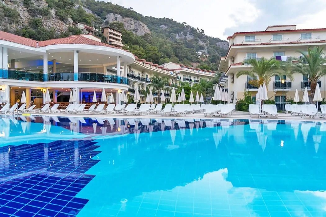 Montebello Deluxe Hotel 2