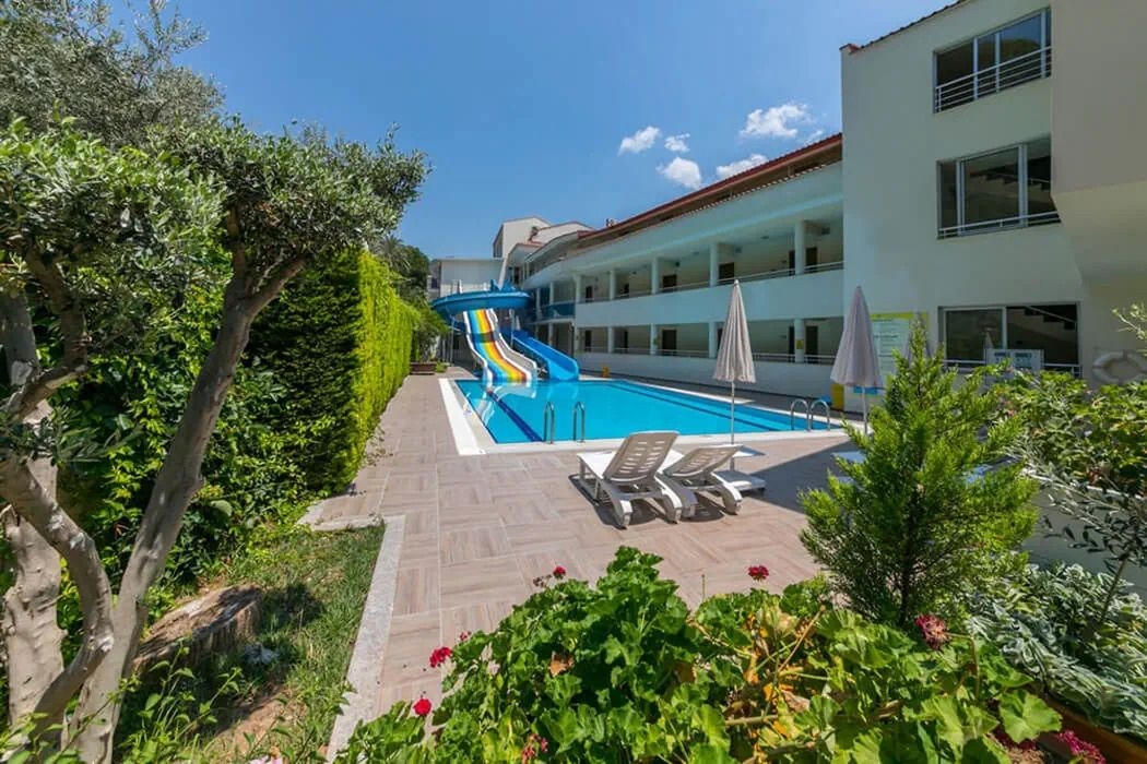 Montebello Deluxe Hotel 3