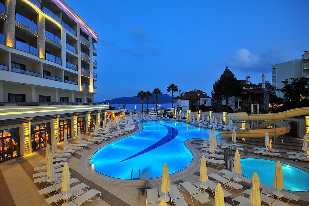 Golden Rock Beach Hotel 3
