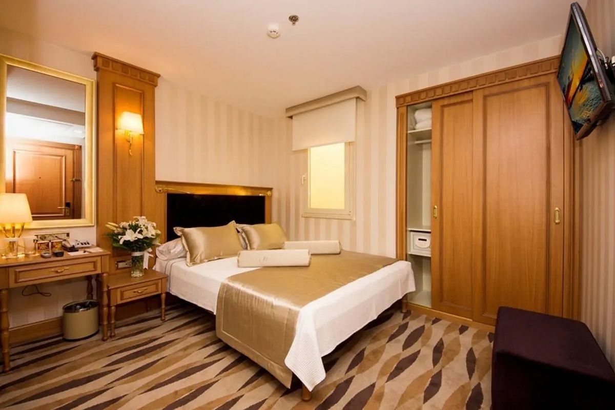 Aprilis Deluxe Hotel 2