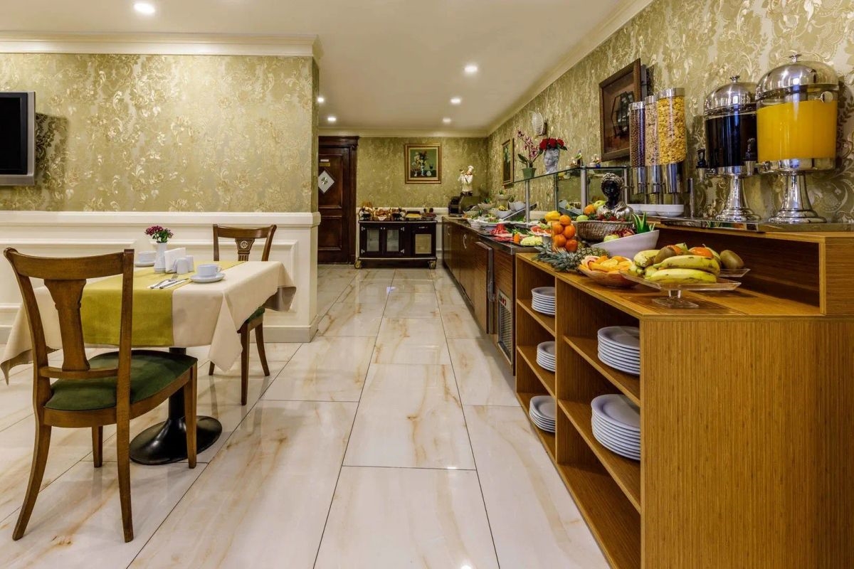 Golden Crown Hotel 3