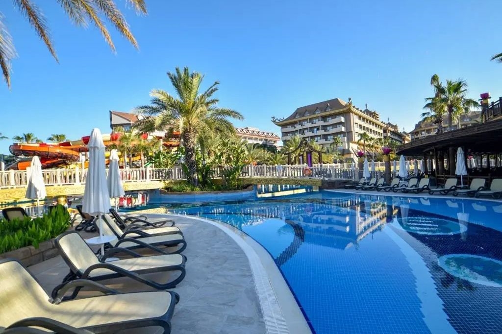 Royal Dragon Hotel 3